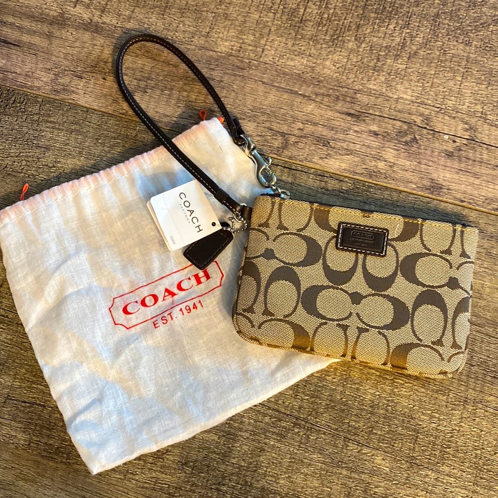 NWT vintage COACH wristlet with dust bag